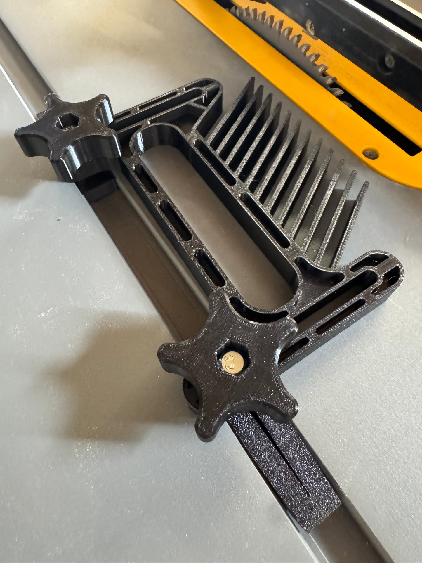 Universal klemmeholder