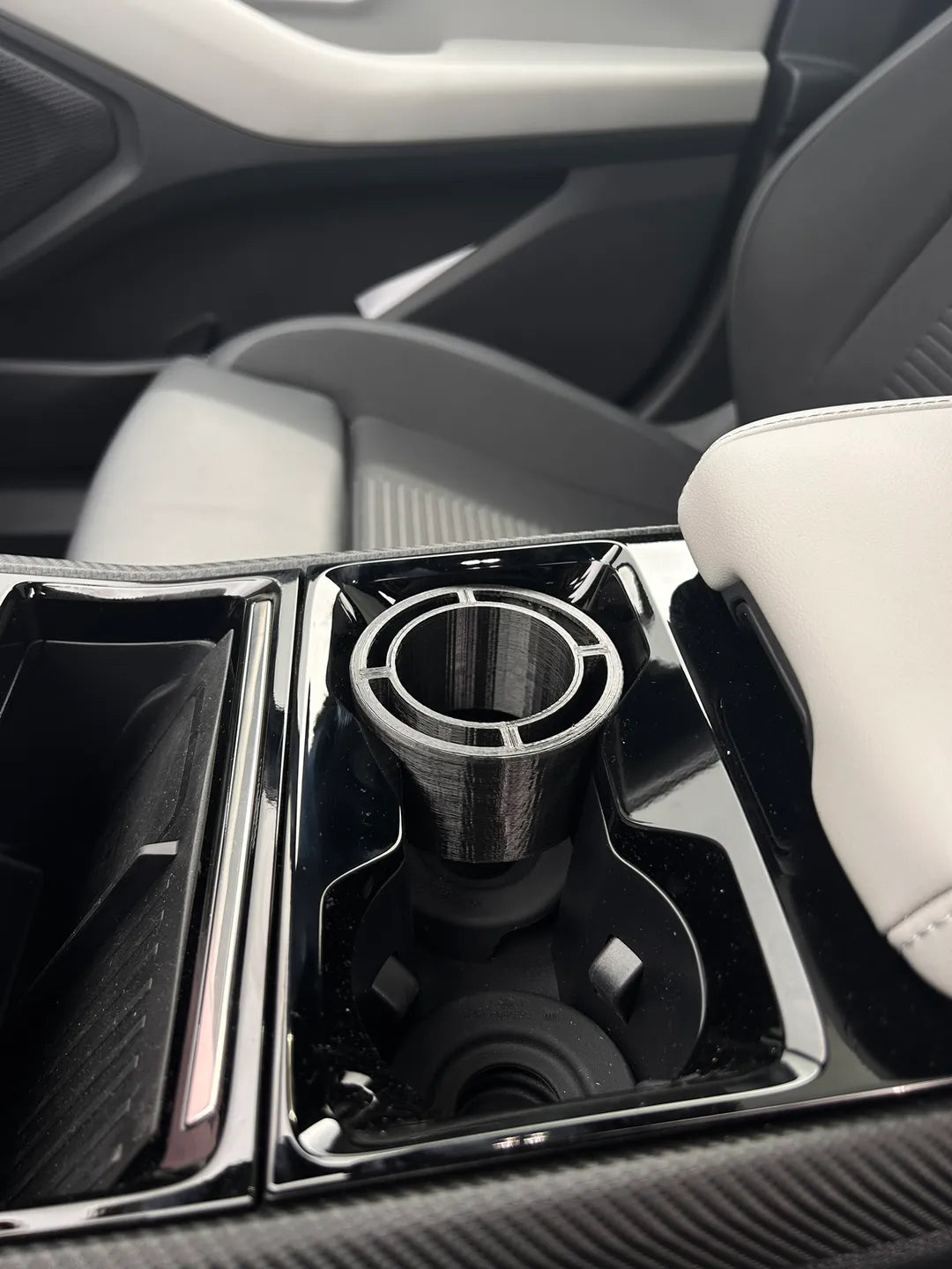 Ford Explorer (2025) - RedBull Holder